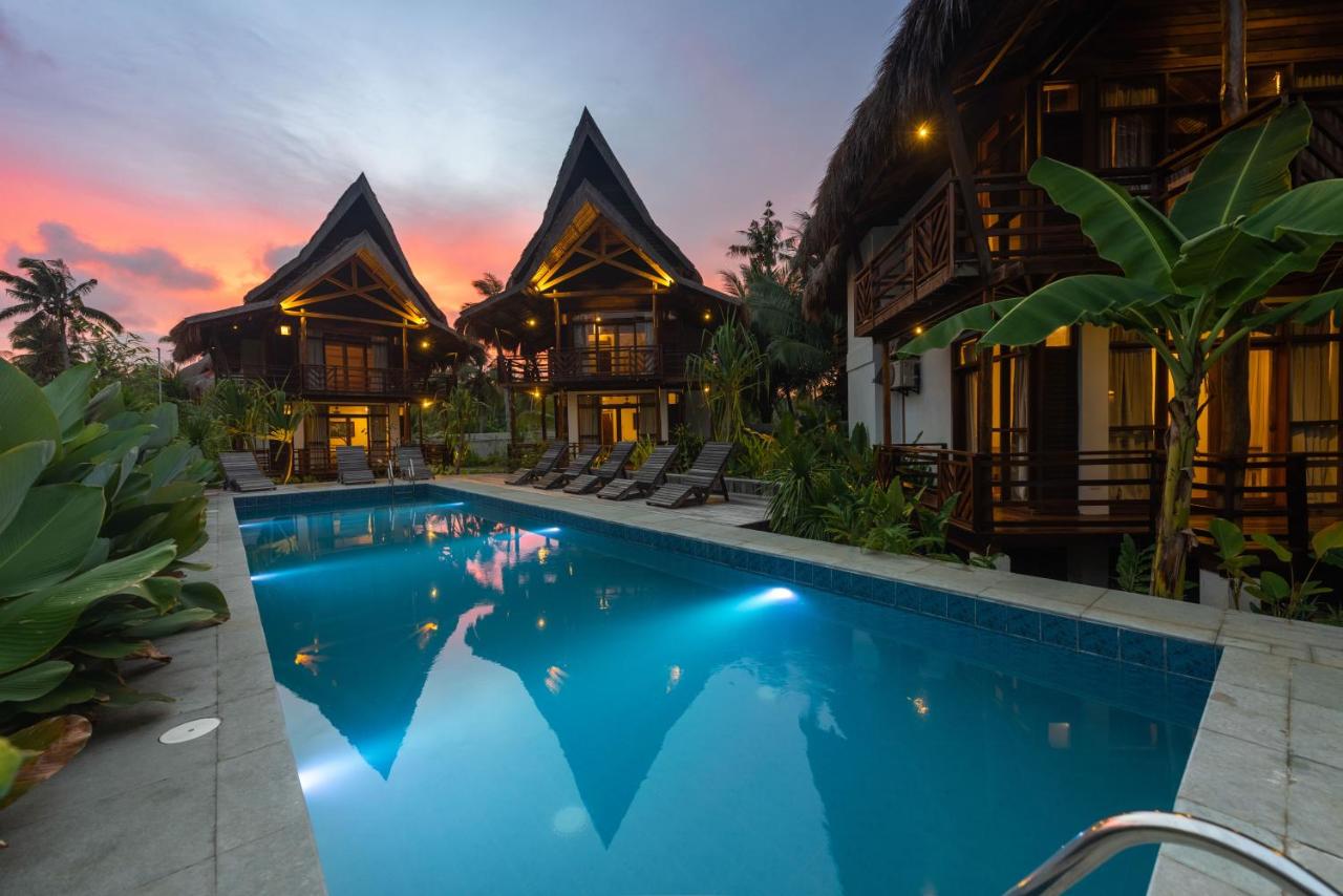 Poolside of Bulan Villas