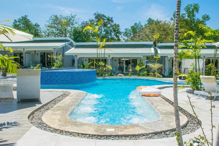 Poolside of Marina Point Bay Resort Poolside of Marina Point Bay Resort