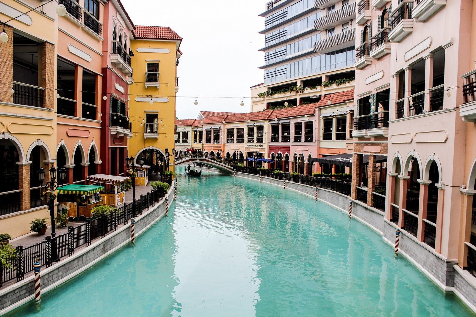 This Manila City tour takes you to the Venice Grand Canal in Taguig City, where you can admire its charming Italian-style architecture.