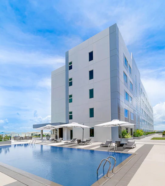 Park Inn by Radisson Bacolod's pool area