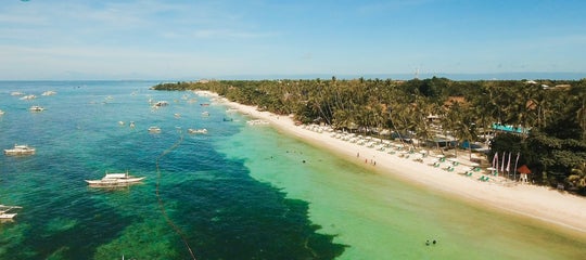 Aerial view of Alona Beach, Bohol.jpg