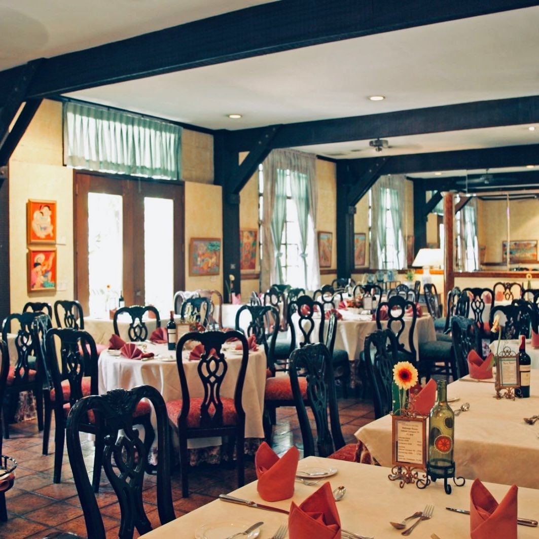 Ilustrado's interior