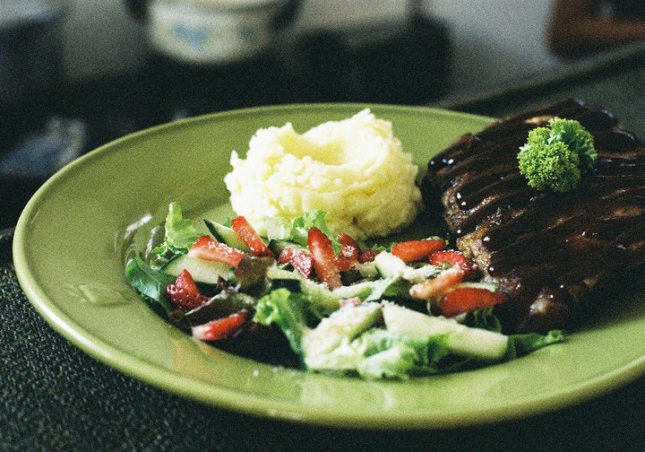 Canto Bogchi Joint's ribs with salad Canto Bogchi Joint's ribs with salad