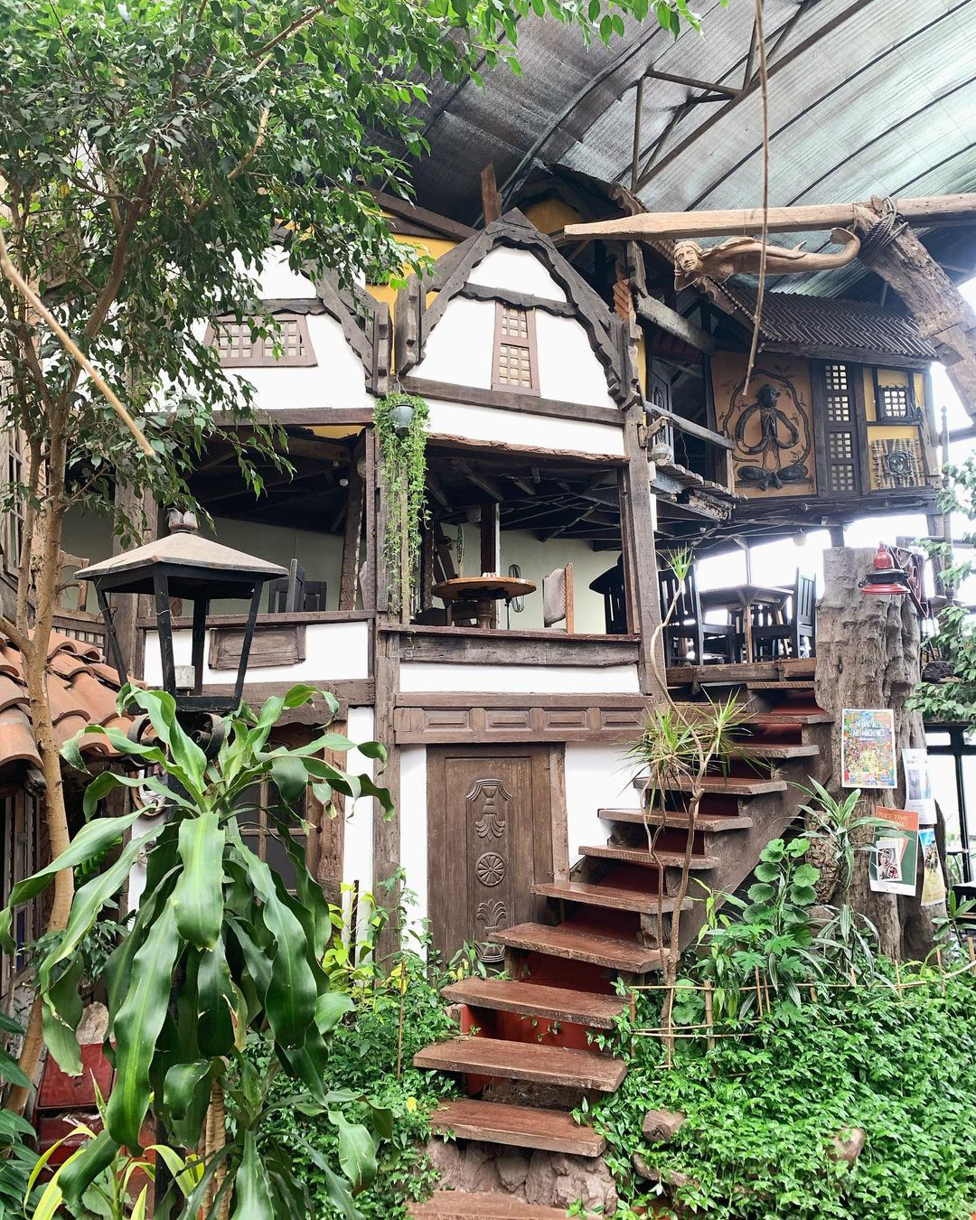 Interior of Oh My Gulay