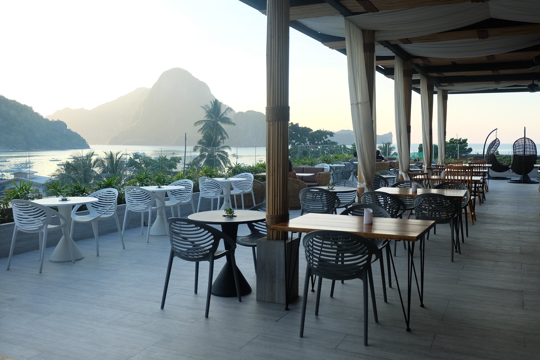 Scape Skydeck El Nido's alfresco dining area