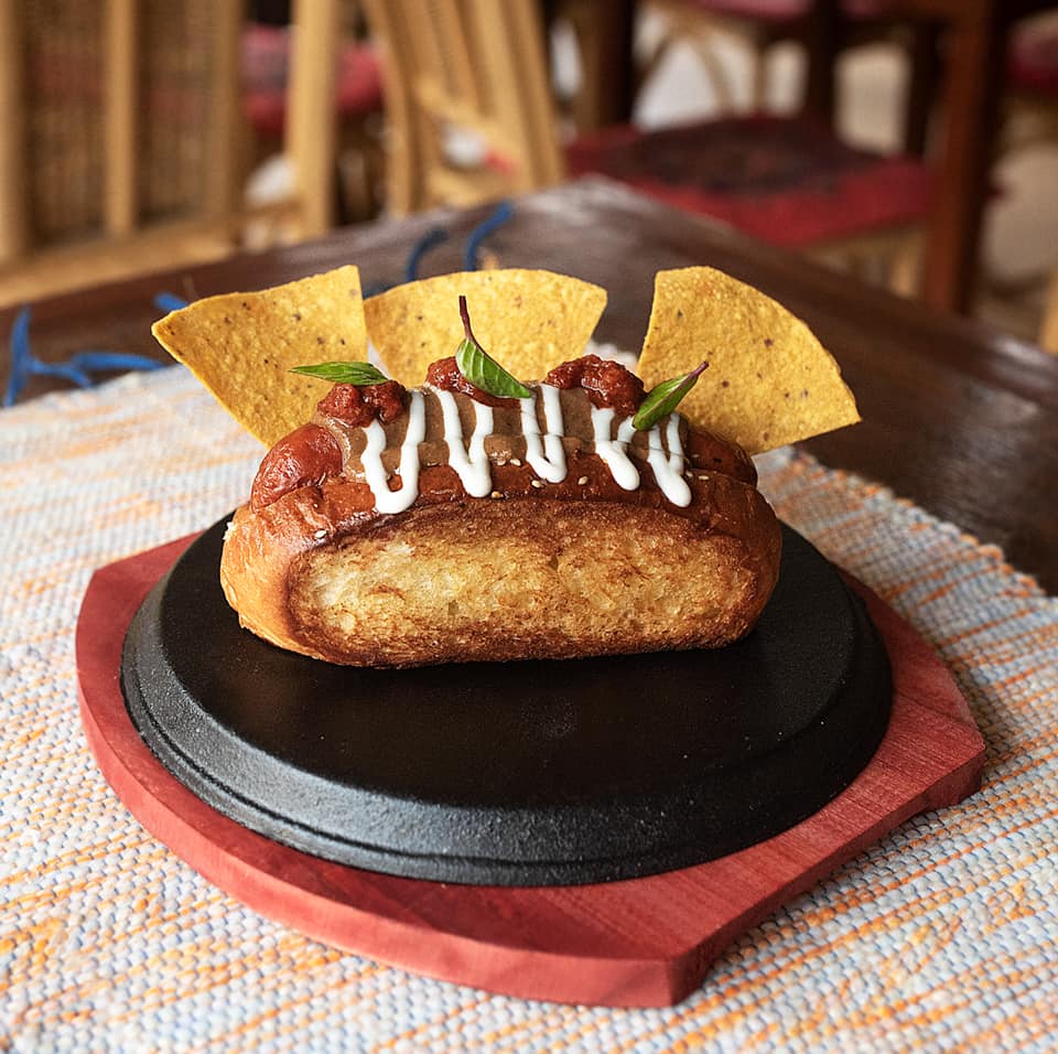 No Mames' Mexican hot dog