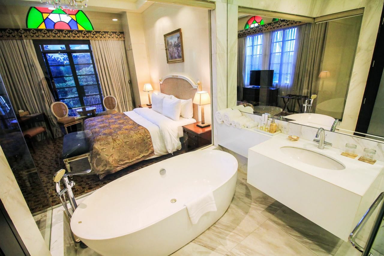 Luneta Hotel's Luneta Suite