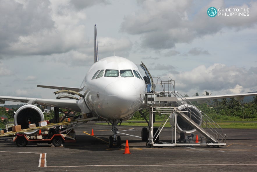 Plane in Legazpi airport Plane in Legazpi airport