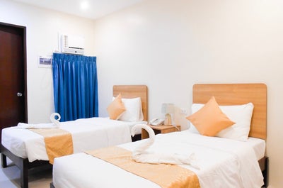 Inside the Superior Room with Twin Beds at Rublin Hotel Cebu
