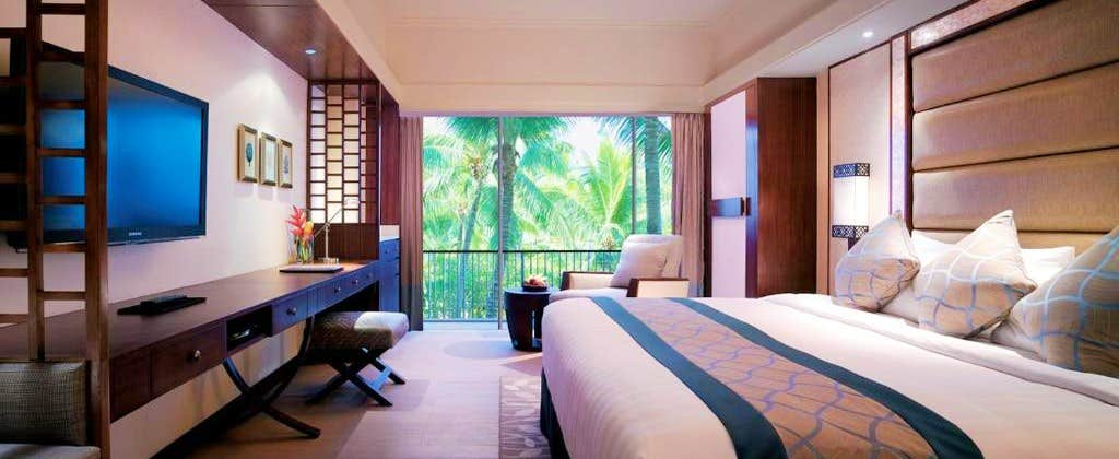 Deluxe Room at Shangri-La Mactan Resort & Spa