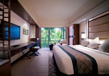 Deluxe Room at Shangri-La Mactan Resort & Spa