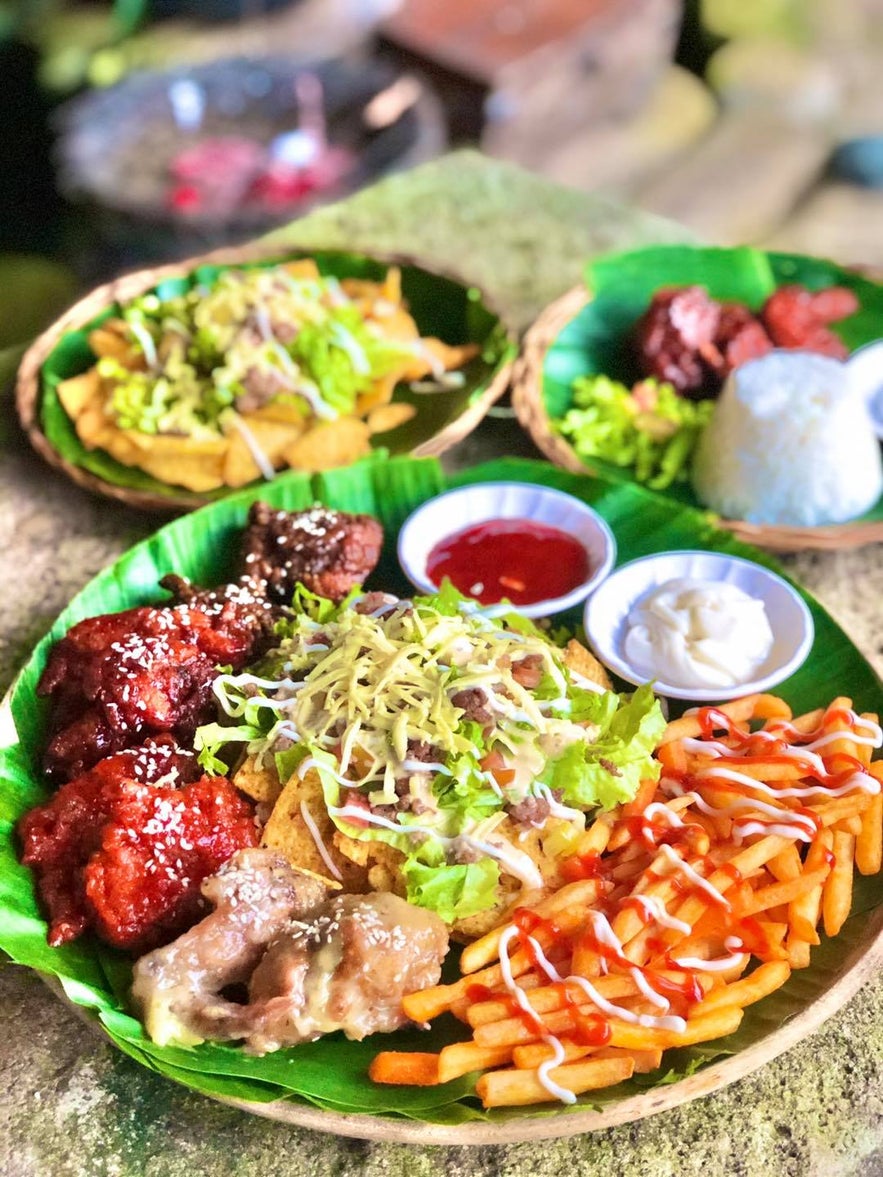 Hidden Garden Lilong and Lilang Restaurant's fried chicken Hidden Garden Lilong and Lilang Restaurant's fried chicken