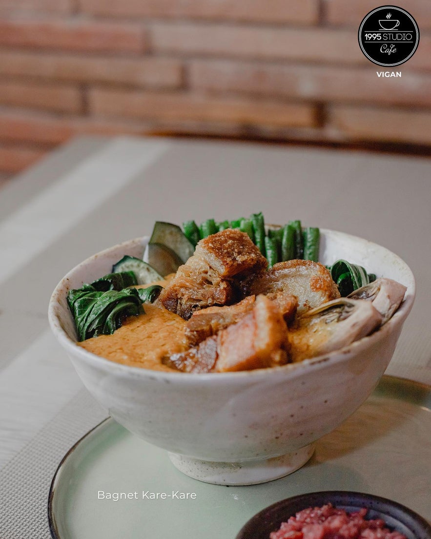 1995 Studio Cafe's bagnet kare-kare 1995 Studio Cafe's bagnet kare-kare