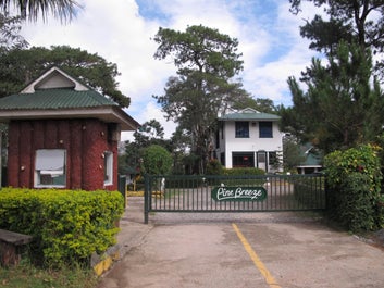 Facade of Pine Breeze Cottages Baguio