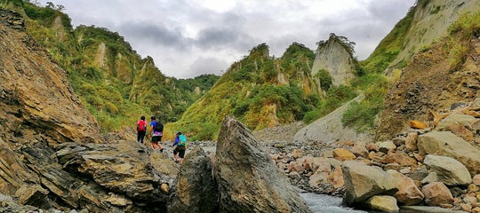 Top_Hikers in Mt. Pinatubi.jpg