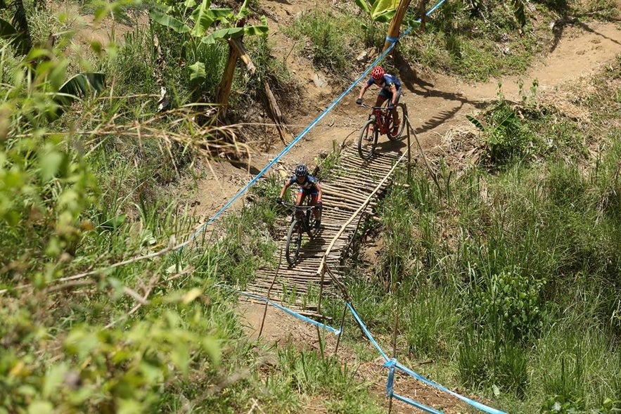 Cyclists on the Twin Lakes Bike Trail Cyclists on the Twin Lakes Bike Trail