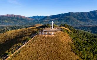 An aerial view of Mt. Tapyas showcasing its iconic cross, a highlight of this cultural heritage and hot springs tour in Coron town