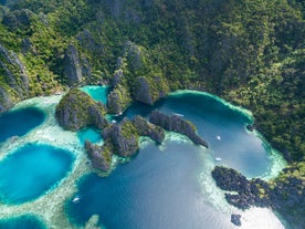 Visit Twin Lagoon while on this Coron island hopping tour B