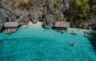 Enjoy the clear waters of Twin Lagoon on your Coron island hopping tour B