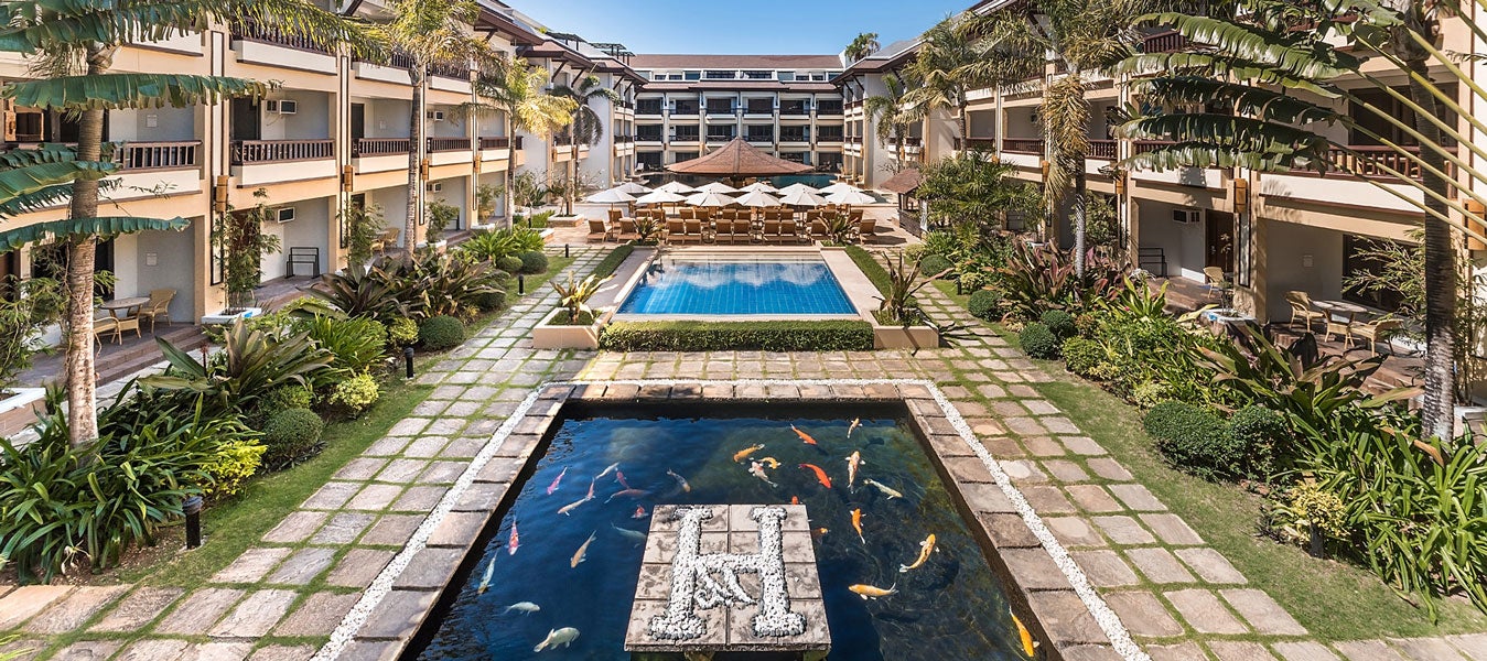 Hennan Regency Resort and Spa's pool area
