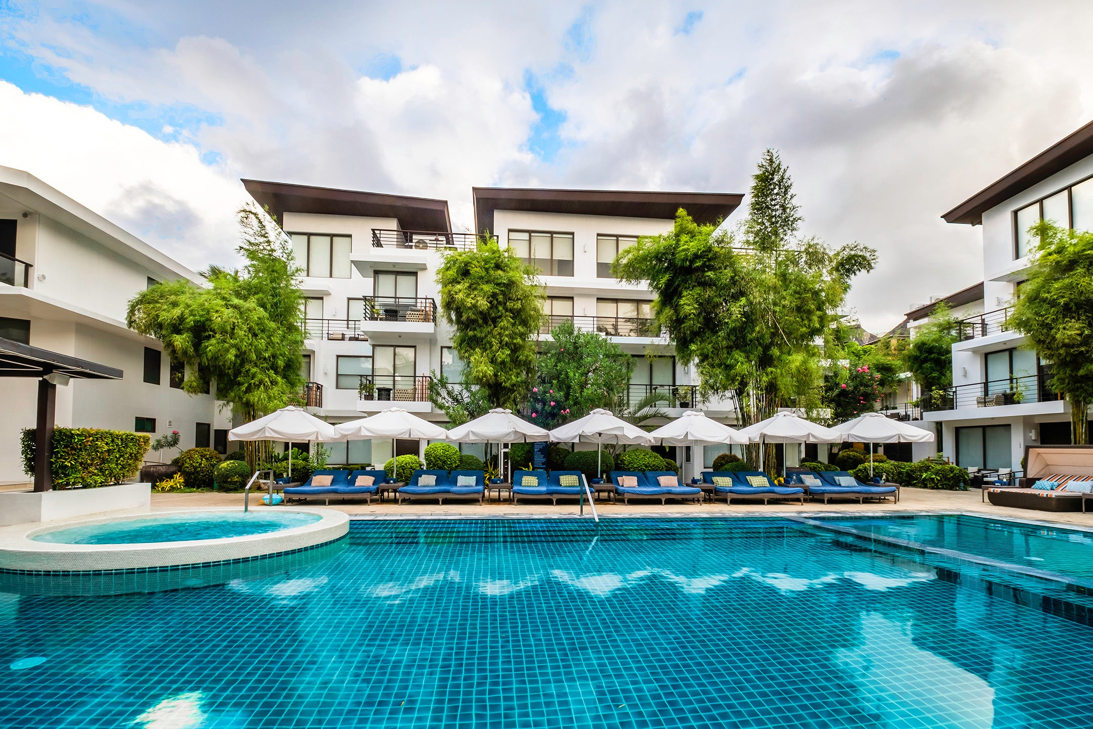 Discovery Shores Boracay's poolside