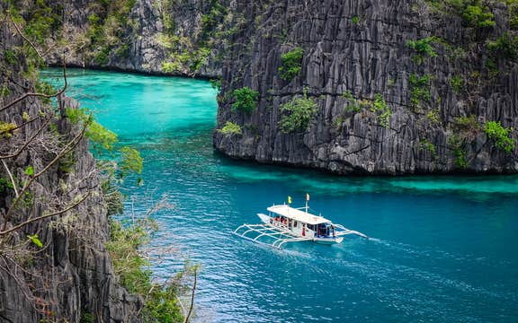 Private Coron Island Hopping Tour with Lunch & Transfers