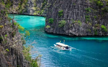 Private Coron Island Hopping Tour with Lunch & Transfers