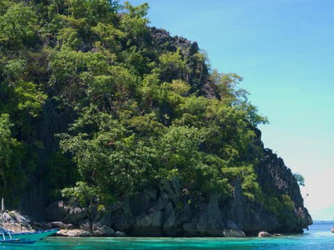 Private Coron Island Hopping Tour with Lunch & Transfers