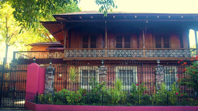 Private Iloilo City Food Tour & Sightseeing with Transfers