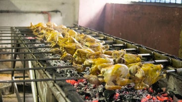 Try native chicken at Tatoy's