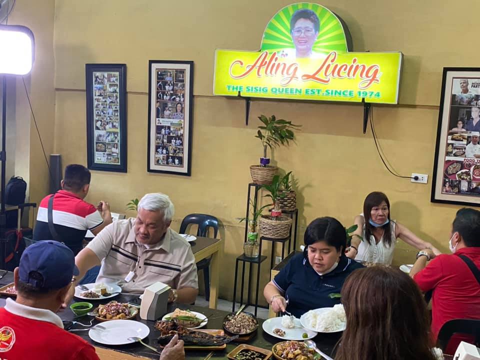 Aling Lucing Sisig interior
