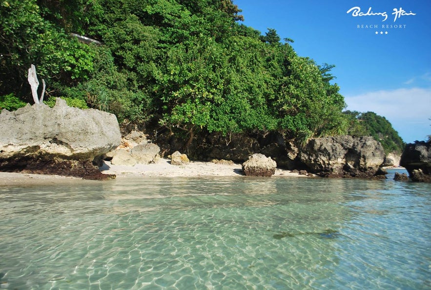 Secluded cove along Balinghai Beach Secluded cove along Balinghai Beach