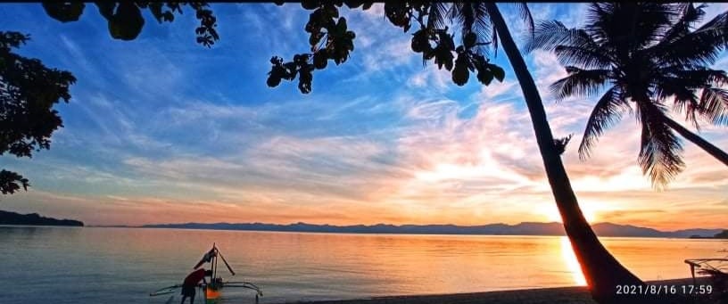 Watch the sun set at Logbon Island