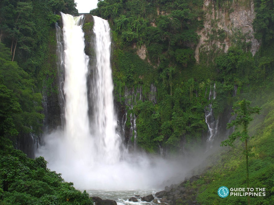 Wide shot of Maria Cristina Falls Wide shot of Maria Cristina Falls