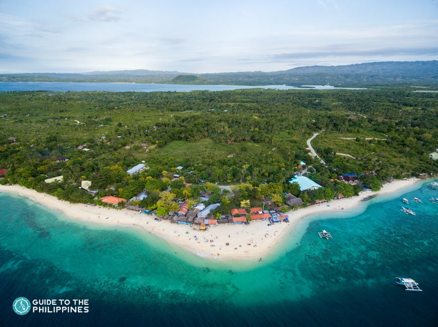 TopBanner_Drone shot of a beach in Cebu TopBanner_Drone shot of a beach in Cebu
