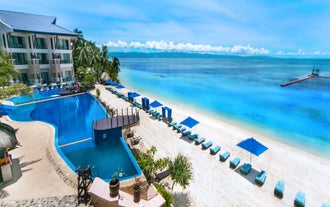 Enjoy your stay and have fun at Bellevue beachfront resort