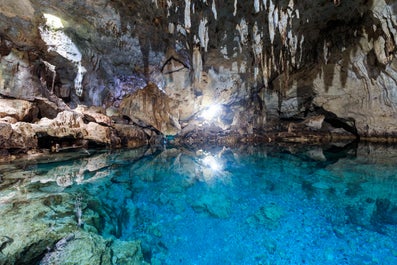 Be amazed with the deep lagoon at Hinagdanan Cave