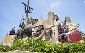 Take a photo behind the Heritage of Cebu Monument