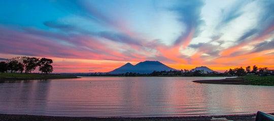 TopBanner_Lake Caliraya at dusk.jpg