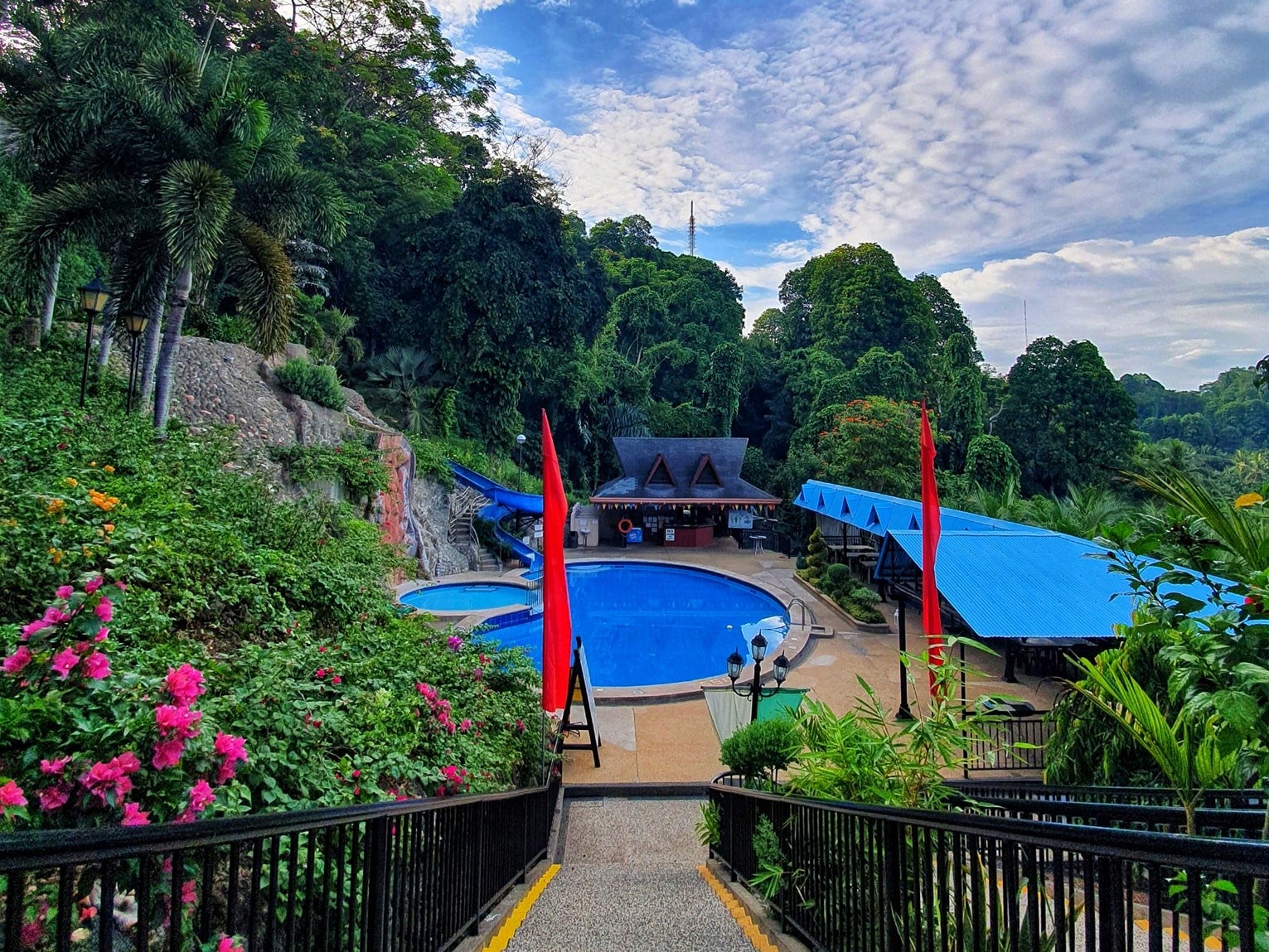 Outdoor swimming pool at Jack&rsquo;s Ridge