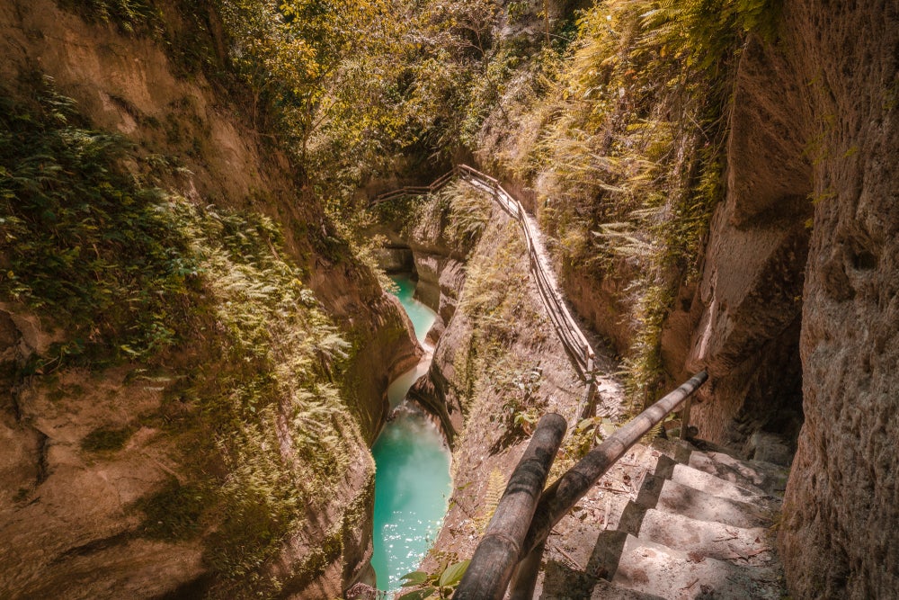 Go canyoneering around Kawasan