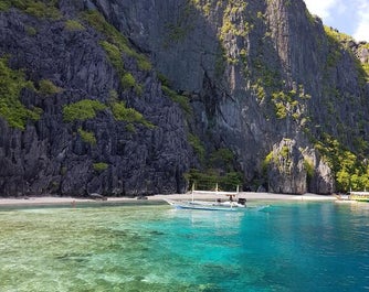 Signature Island Hopping Shared Tour with Lunch (Cadlao Lagoon, Shimizu Island, Snake Island & Secret Lagoon)