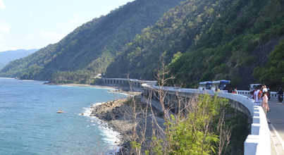 Use the background of Patapat Viaduct for your post cards