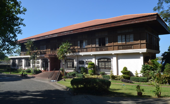 Walk around Malacanang of the North