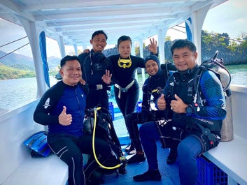 Skylodge Resort Dive Shop 的潜水教练