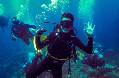 巴拉望科隆岛的 Skylodge Resort Dive Shop 开放水域潜水