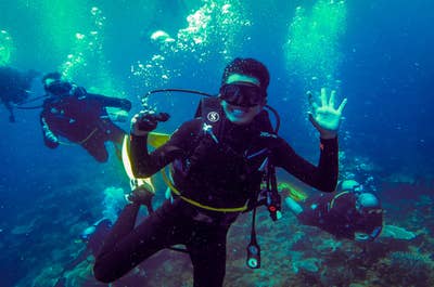 巴拉望科隆岛的 Skylodge Resort Dive Shop 开放水域潜水
