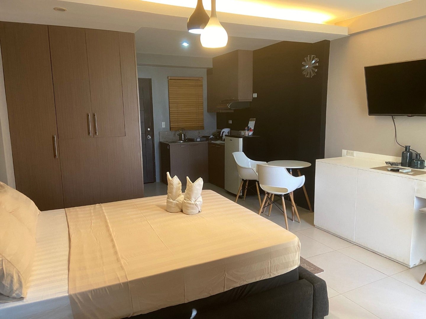 Anahaw Studio Suites