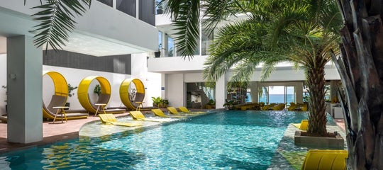 TopBanner_Astoria Current's poolside.jpg