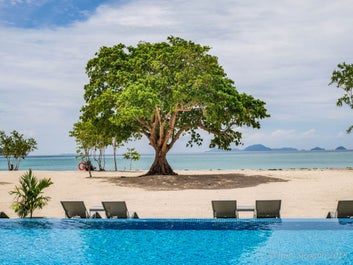 Powdery white sand at the beachfront of Huni Sicogon Island